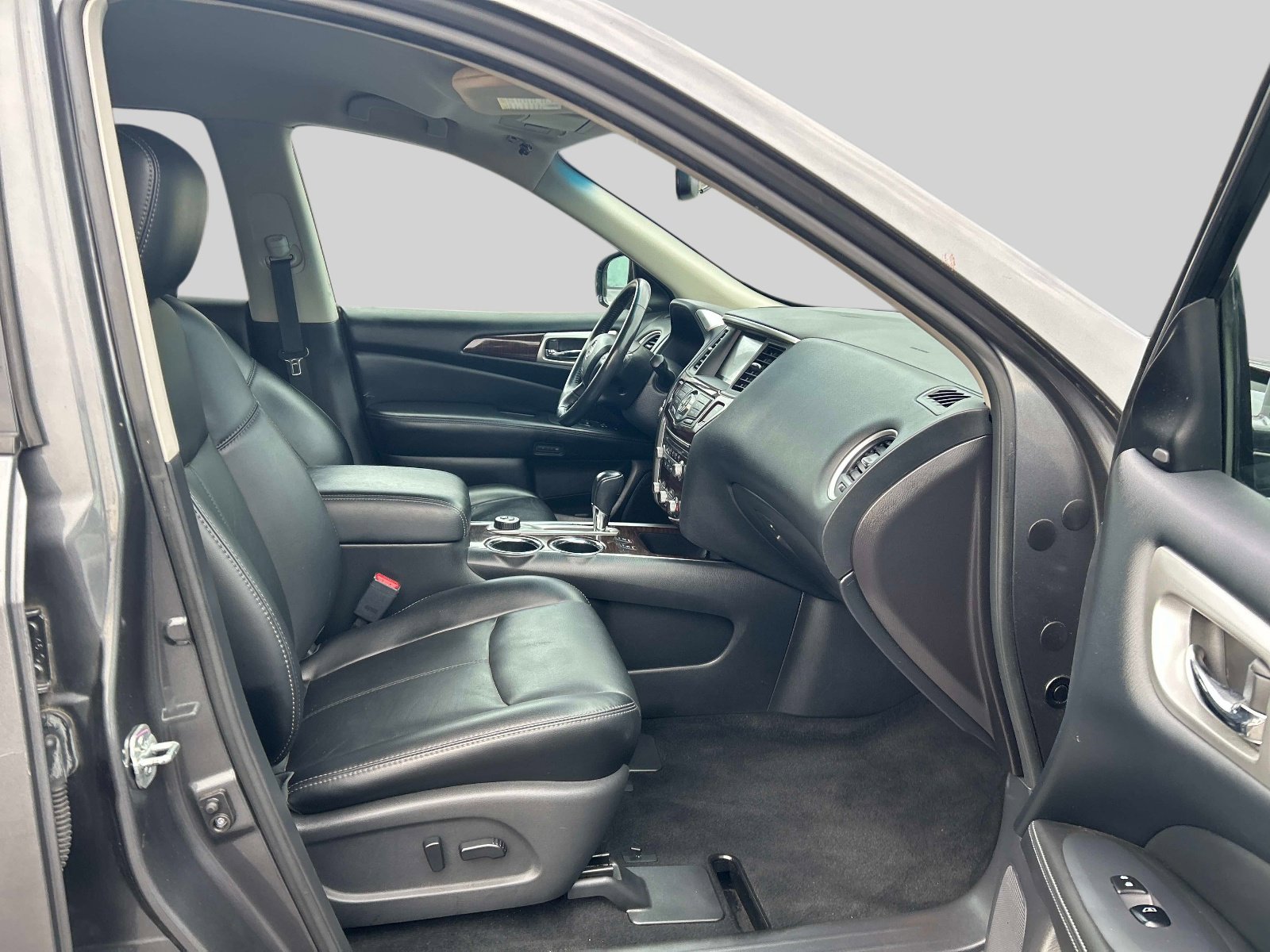 Used 2015 Nissan Pathfinder SL image 19