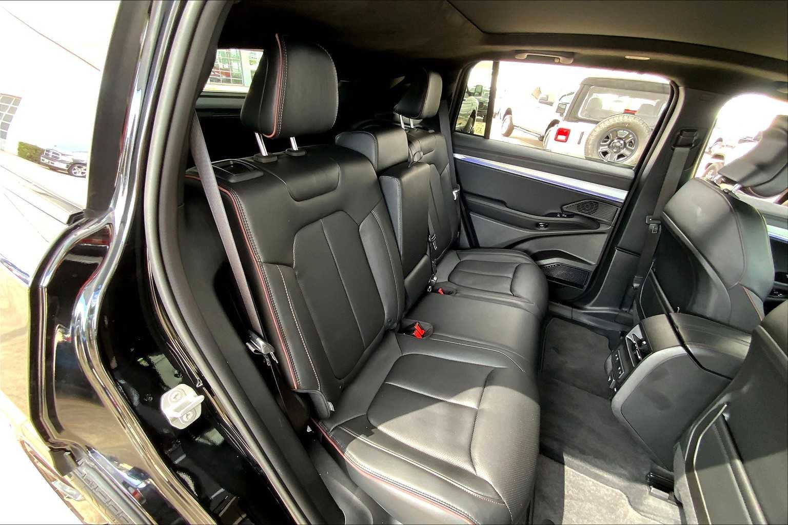 Used 2024 Jeep Wagoneer Launch Edition image 37