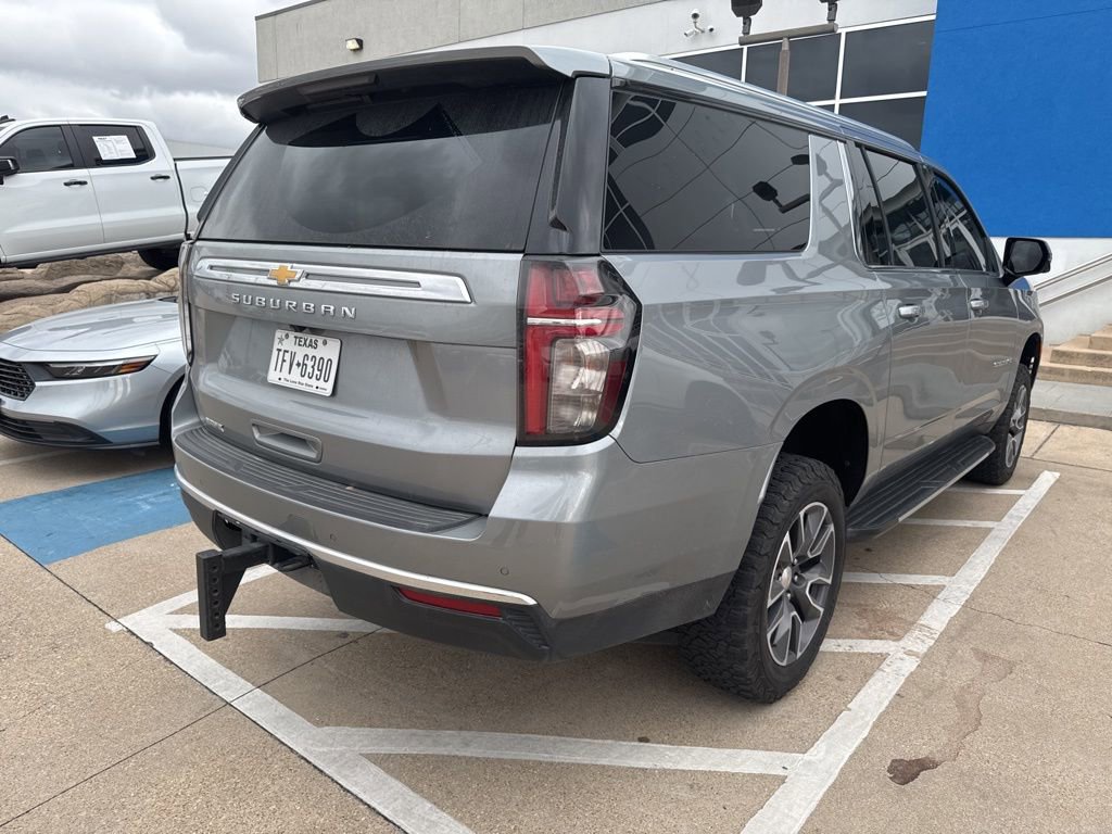 Used 2023 Chevrolet Suburban LT w/ Luxury Package image 6
