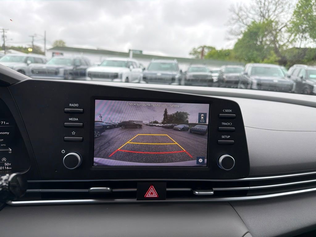 Certified 2023 Hyundai Elantra SE FWD image 23