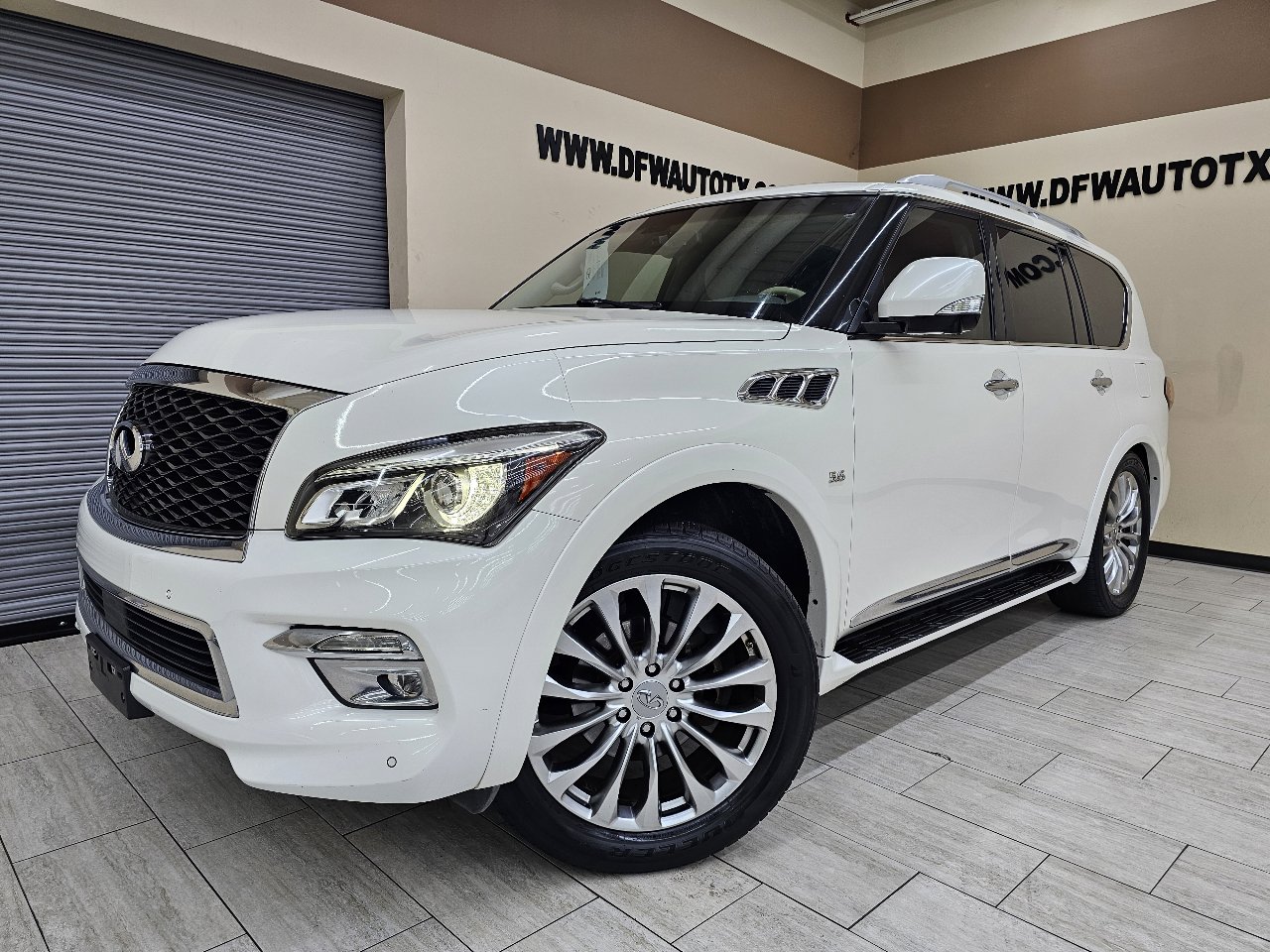 Used 2016 INFINITI QX80 2WD w/ 22" Wheel Package image 1