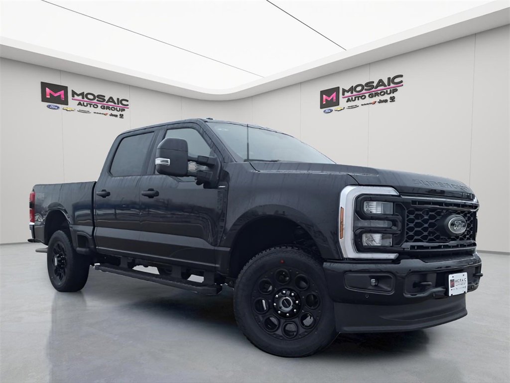 New 2026 Ford F350 Lariat w/ Black Appearance Package