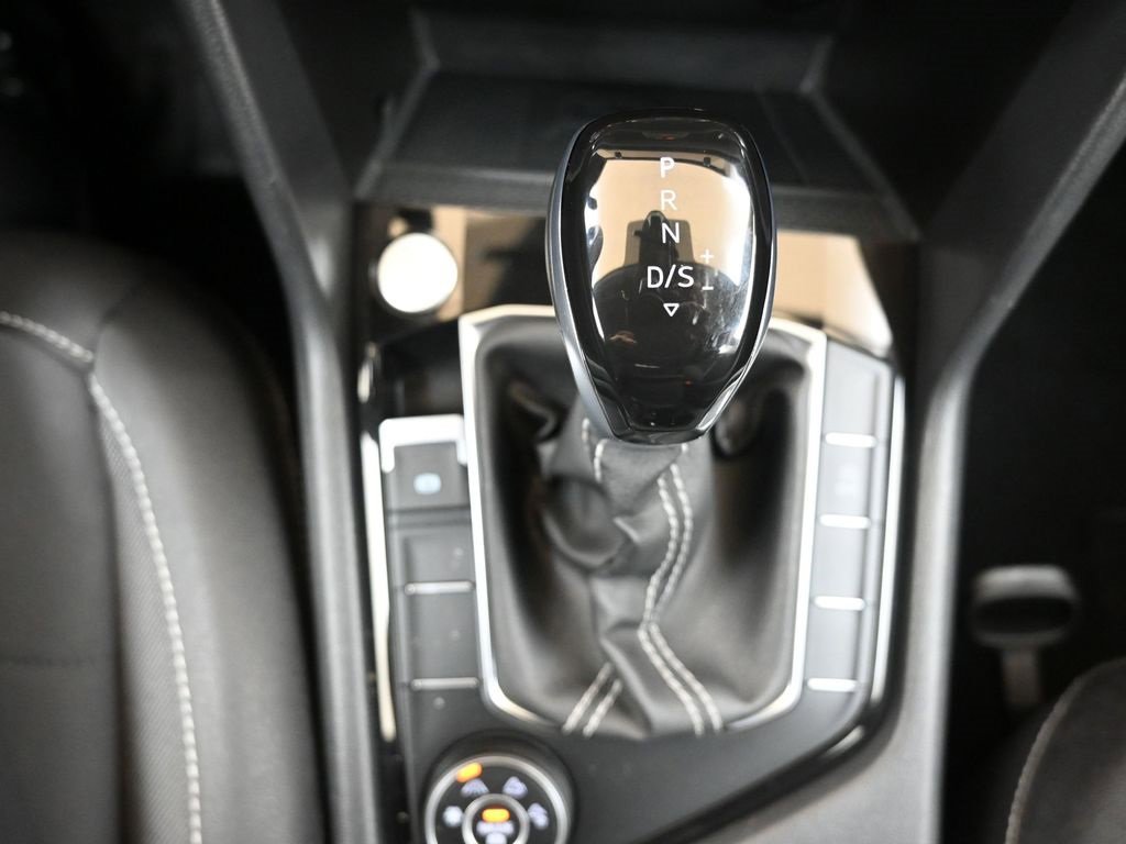 Certified 2024 Volkswagen Taos SE image 34