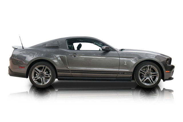 Used 2010 Ford Mustang Shelby GT500 RWD image 2