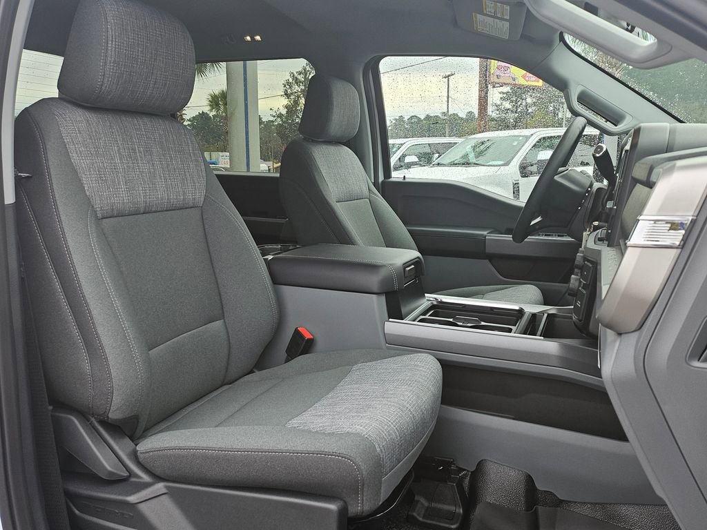 New 2025 Ford F450 XLT w/ XLT Value Package image 9