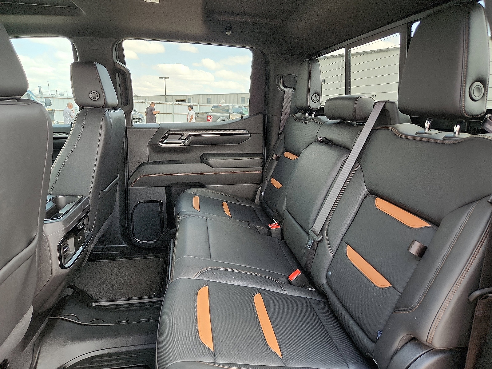 Used 2024 GMC Sierra 1500 AT4 w/ Technology Package image 10