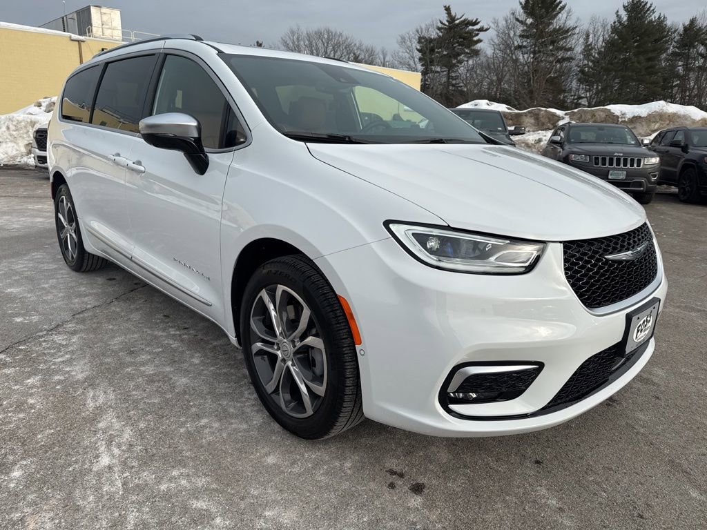 New 2026 Chrysler Pacifica Pinnacle w/ Trailer Tow Group AWD/4WD image 7