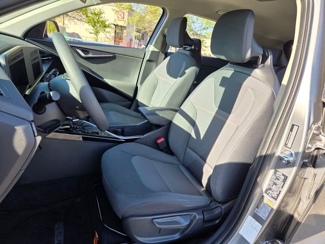 Used 2025 Kia Niro LX image 8