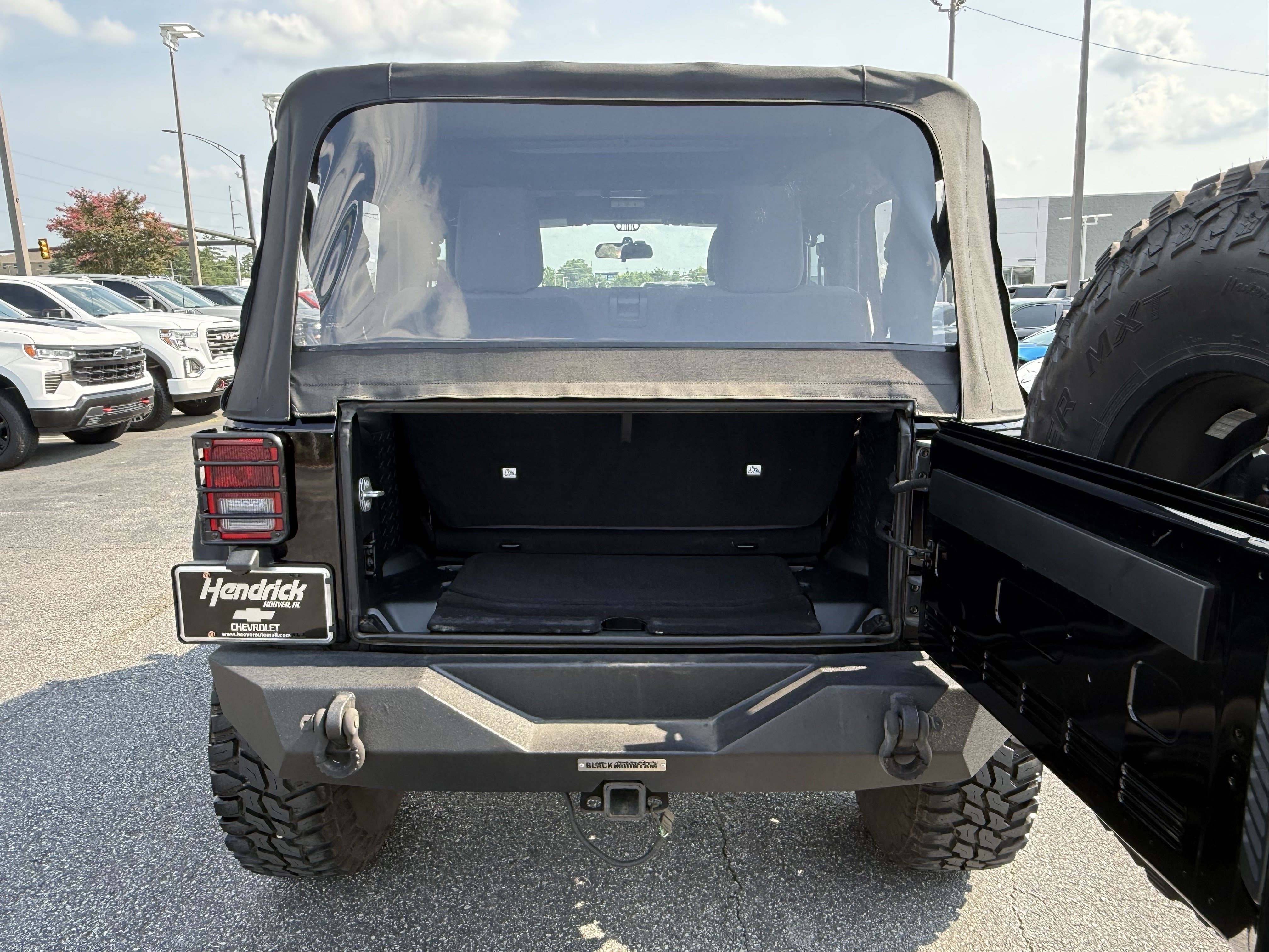 Used 2018 Jeep Wrangler Sport w/ Connectivity Group AWD/4WD image 31
