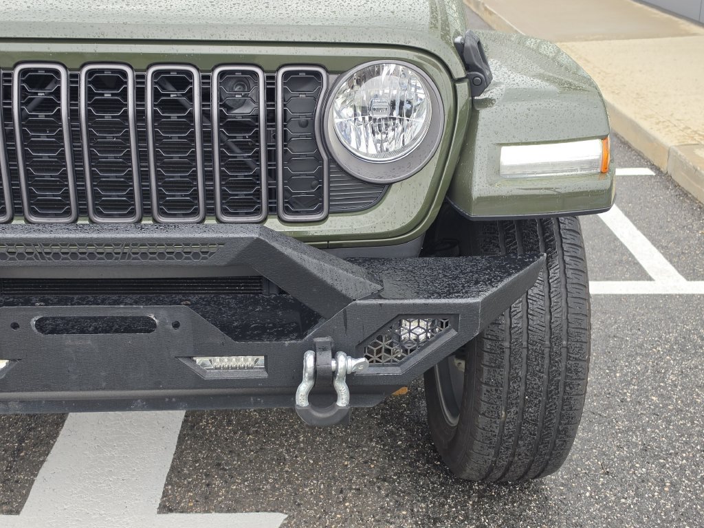 Used 2024 Jeep Wrangler Unlimited w/ Convenience Group AWD/4WD image 11