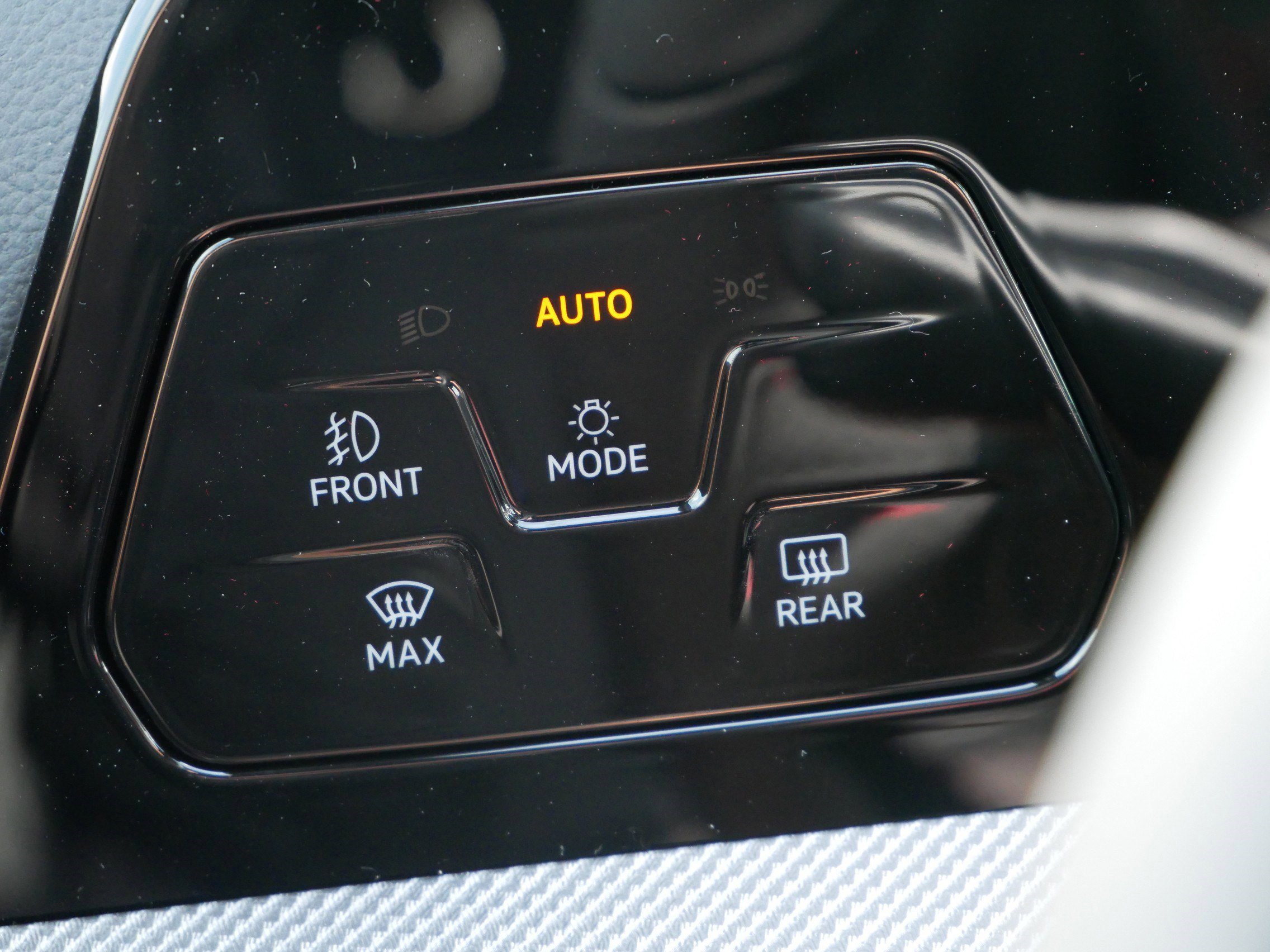 New 2025 Volkswagen GTI SE FWD image 8