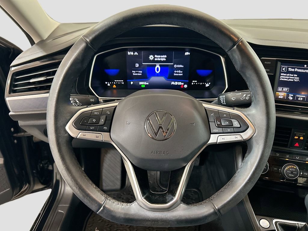 Used 2024 Volkswagen Jetta SE image 9