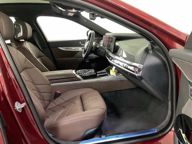 Used 2025 BMW 750e xDrive AWD/4WD image 37