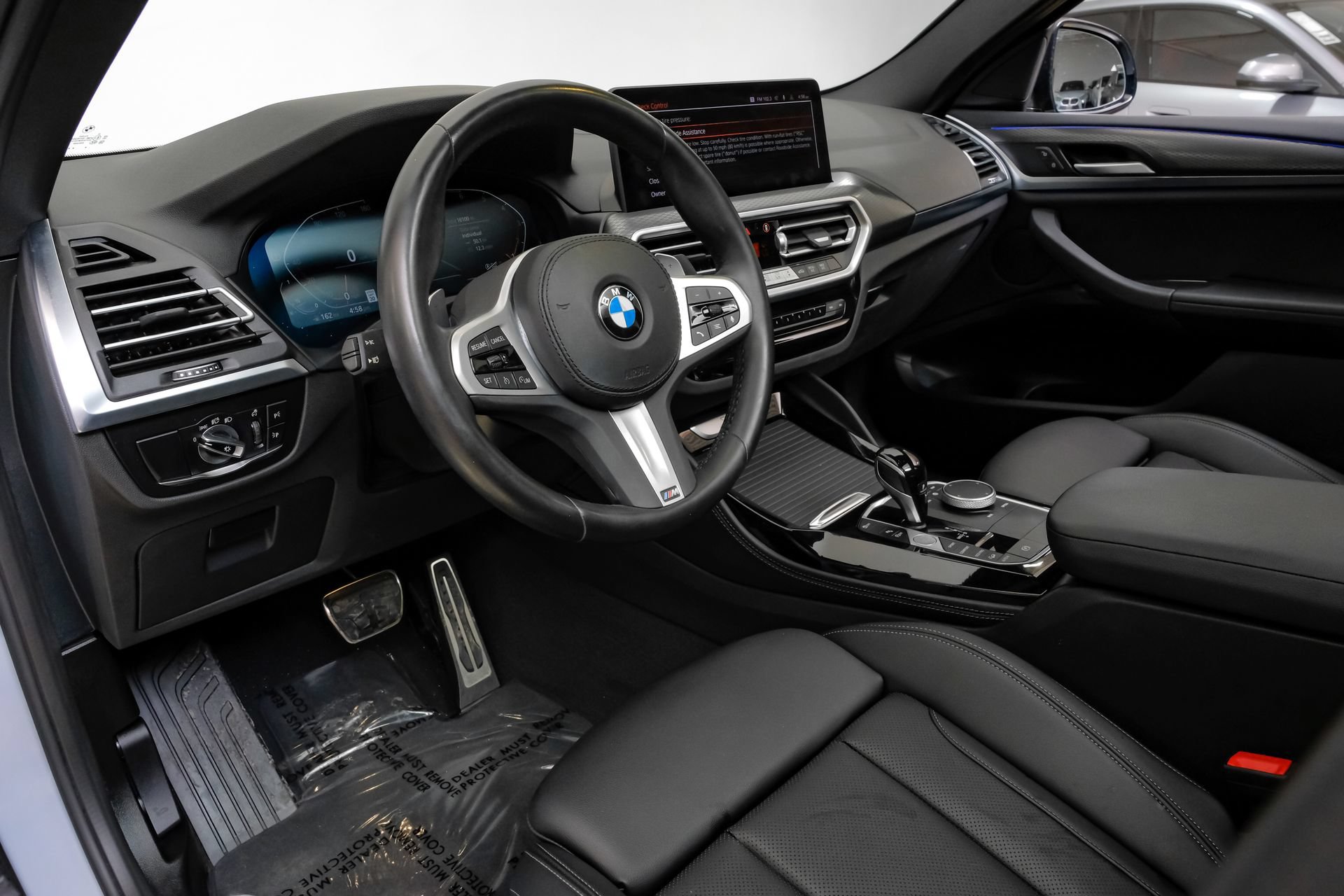 Used 2024 BMW X4 xDrive30i w/ M Sport Package AWD/4WD image 3