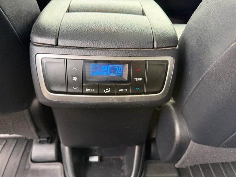 Used 2019 Toyota Highlander XLE FWD image 10