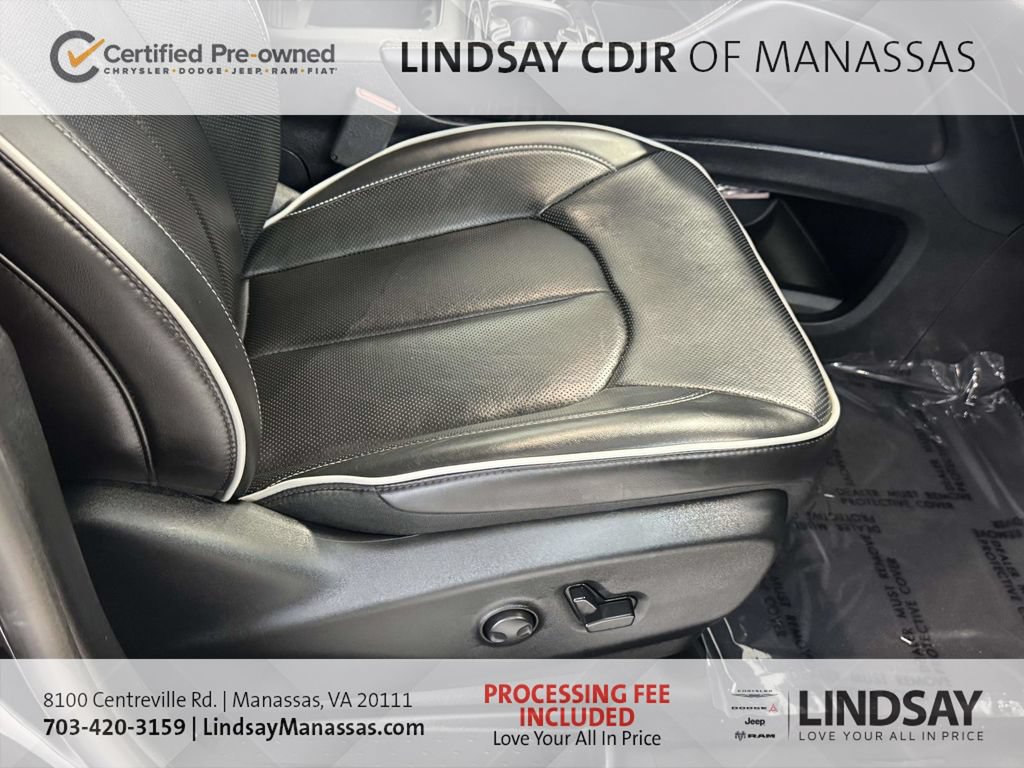 Certified 2025 Chrysler Pacifica Limited FWD image 14