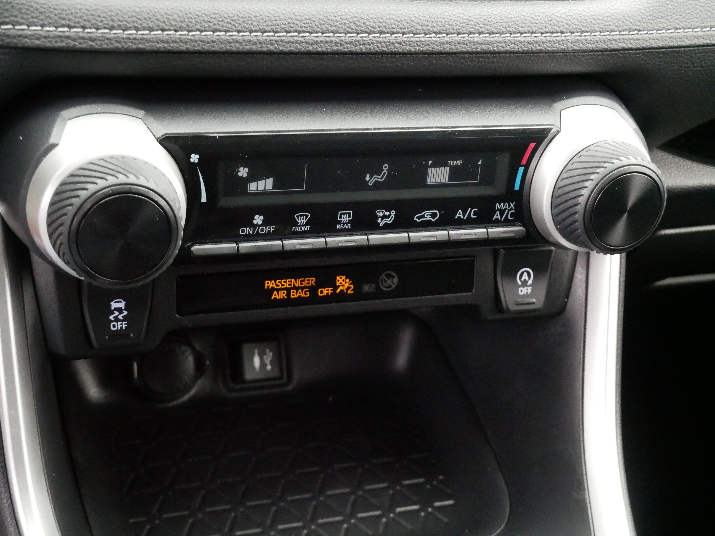 Used 2019 Toyota RAV4 LE w/ All Weather Liner Package image 23