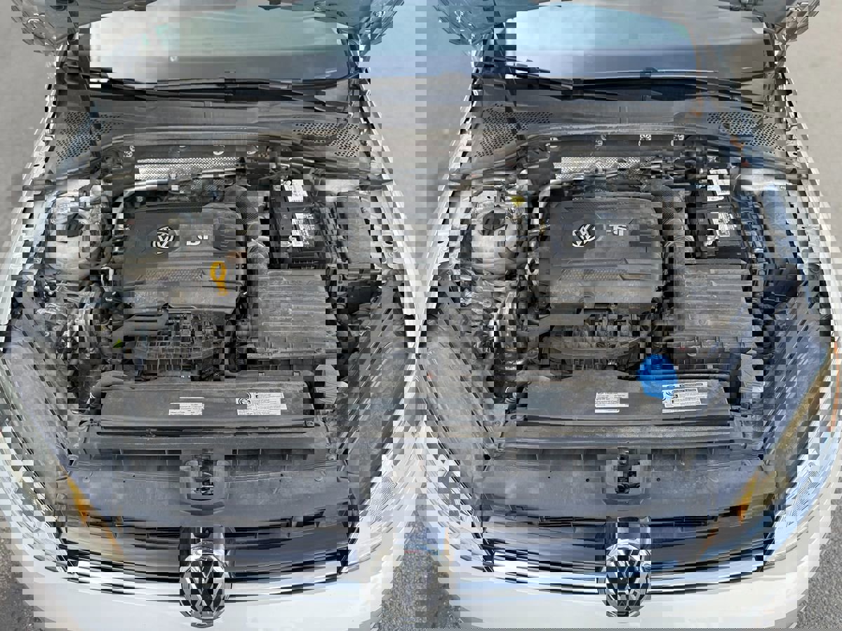 Used 2017 Volkswagen Golf S image 34