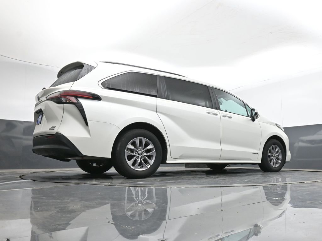 Used 2021 Toyota Sienna XLE image 41