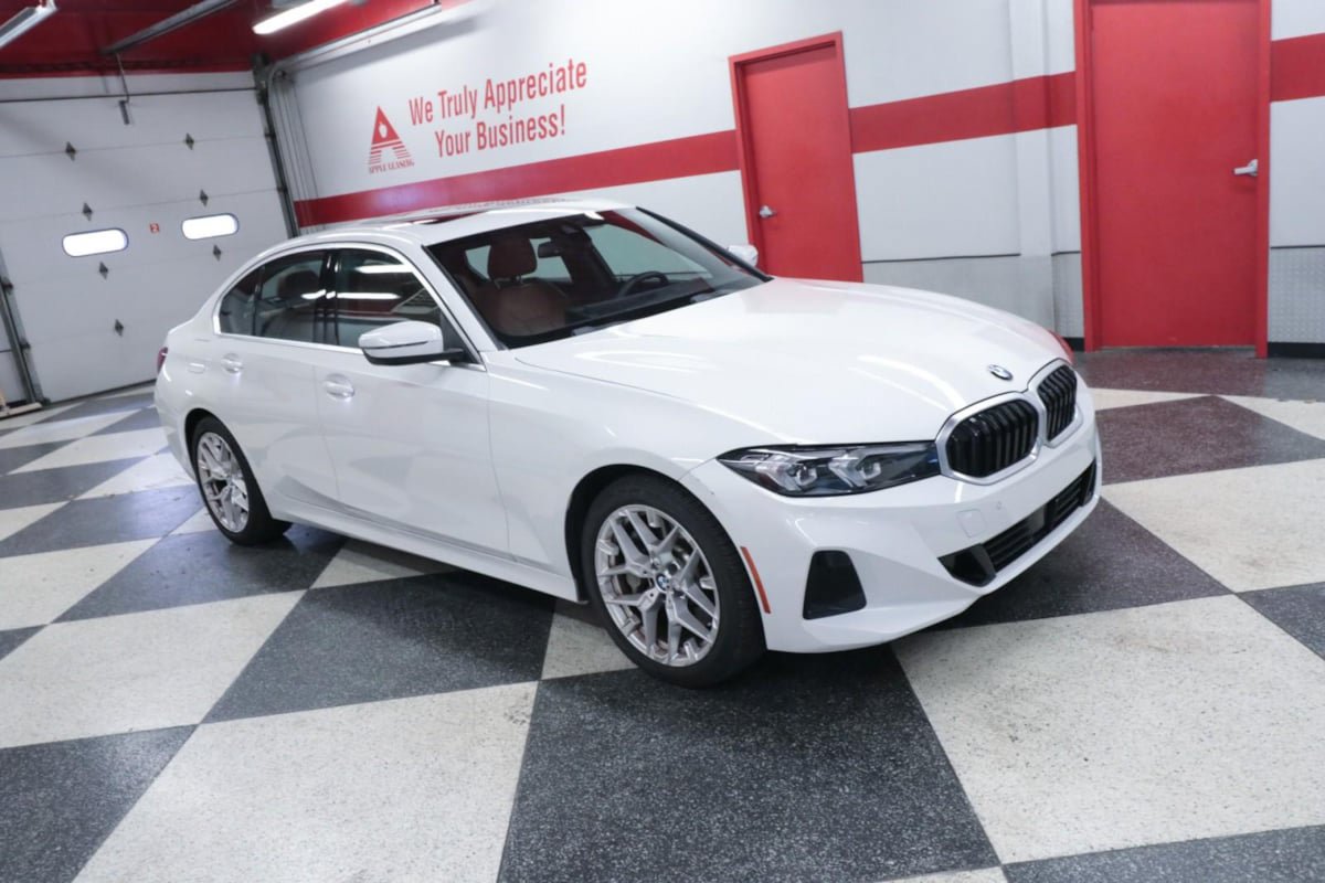 Used 2026 BMW 330i Sedan RWD image 3