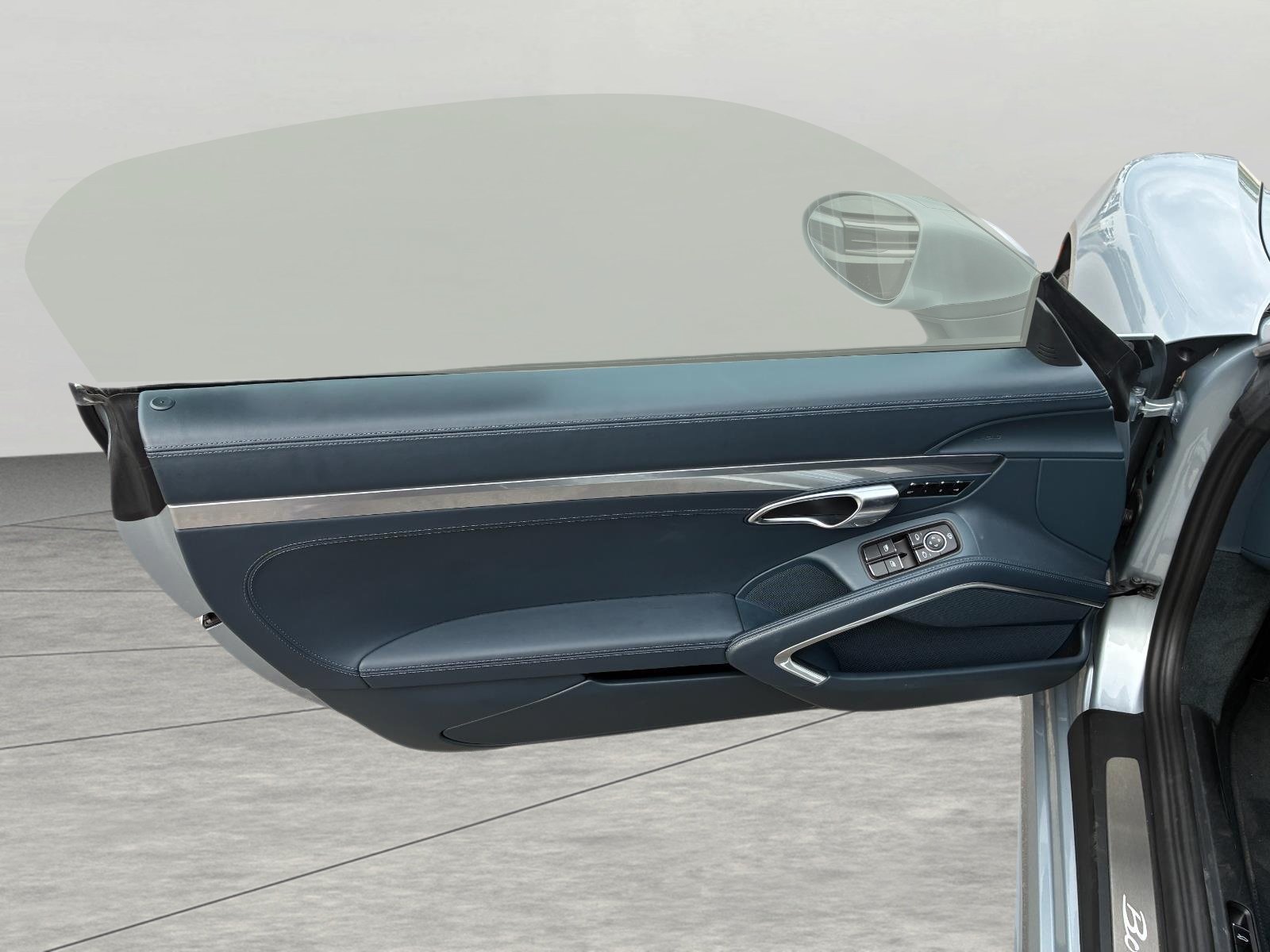 Used 2022 Porsche 718 Boxster RWD image 9