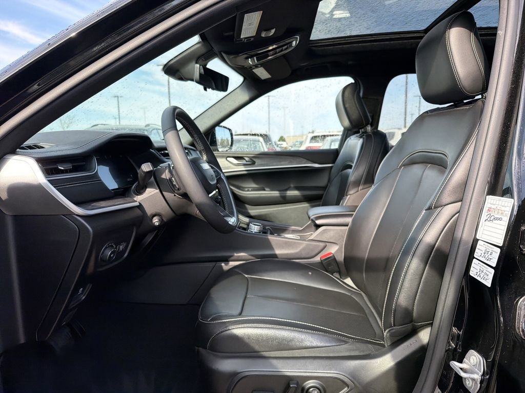 Used 2024 Jeep Grand Cherokee L Limited w/ Luxury Tech Group II image 11
