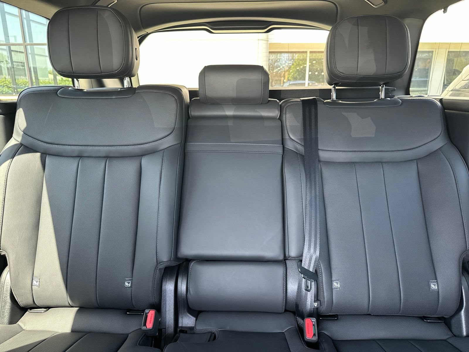 Certified 2025 Land Rover Range Rover SE AWD/4WD image 24