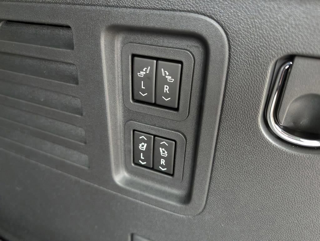 New 2026 GMC Acadia Denali Ultimate w/ LPO, Floor Liner Package AWD/4WD image 39