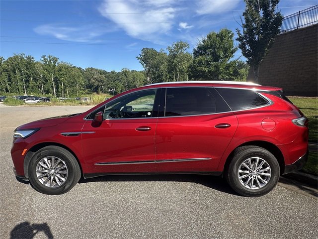 Used 2024 Buick Enclave Premium image 2