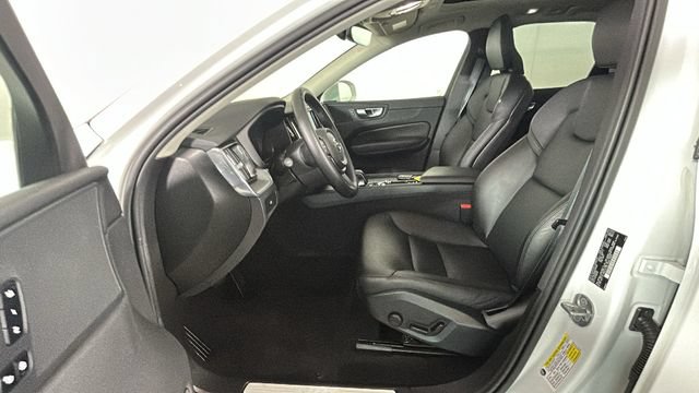Used 2023 Volvo XC60 B5 Core w/ Climate Package AWD/4WD image 11