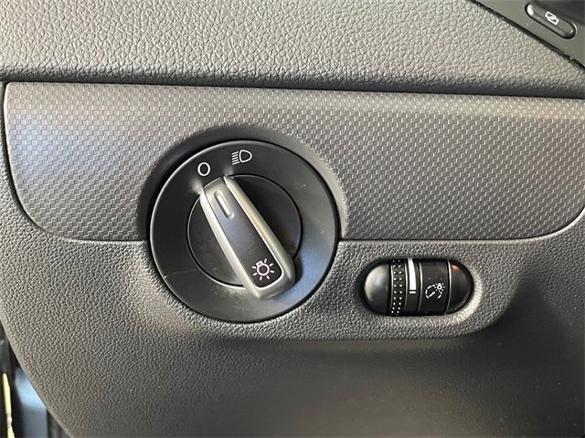 Used 2011 Volkswagen Jetta SE image 13