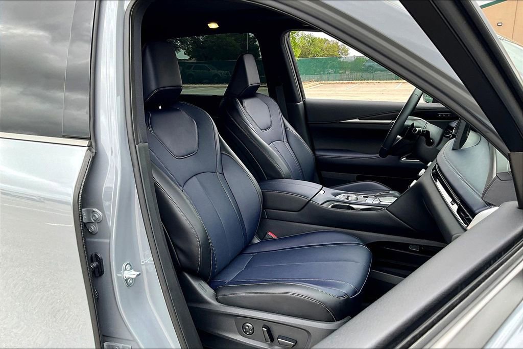 Certified 2026 INFINITI QX60 Sport w/ Dark Cargo Package AWD/4WD image 12