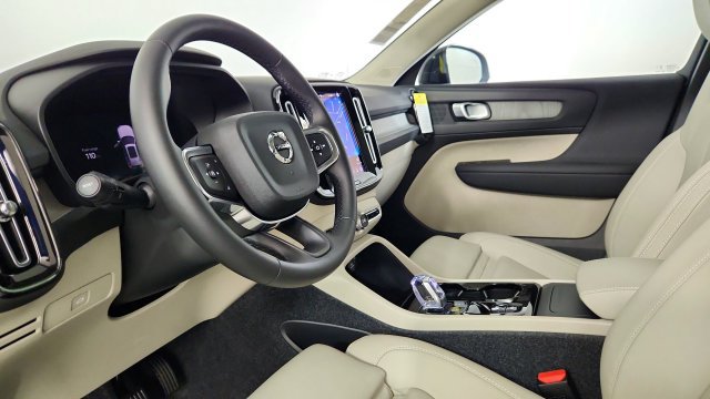 New 2026 Volvo XC40 B5 Plus w/ Protection Package Premier AWD/4WD image 12