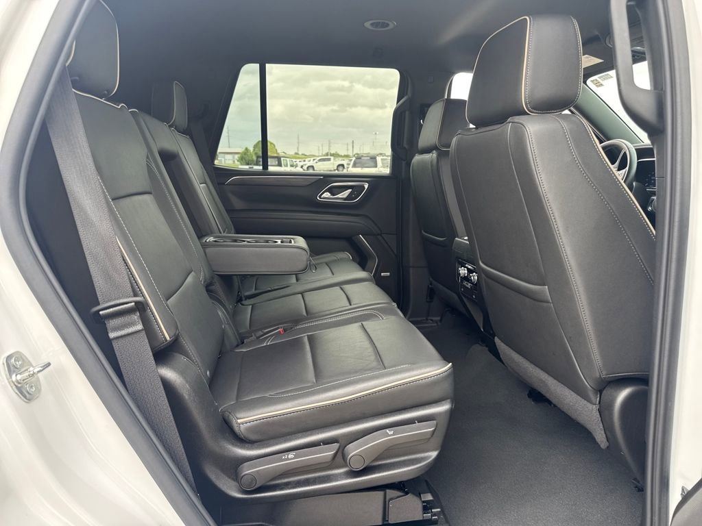 Used 2024 GMC Yukon SLT image 13