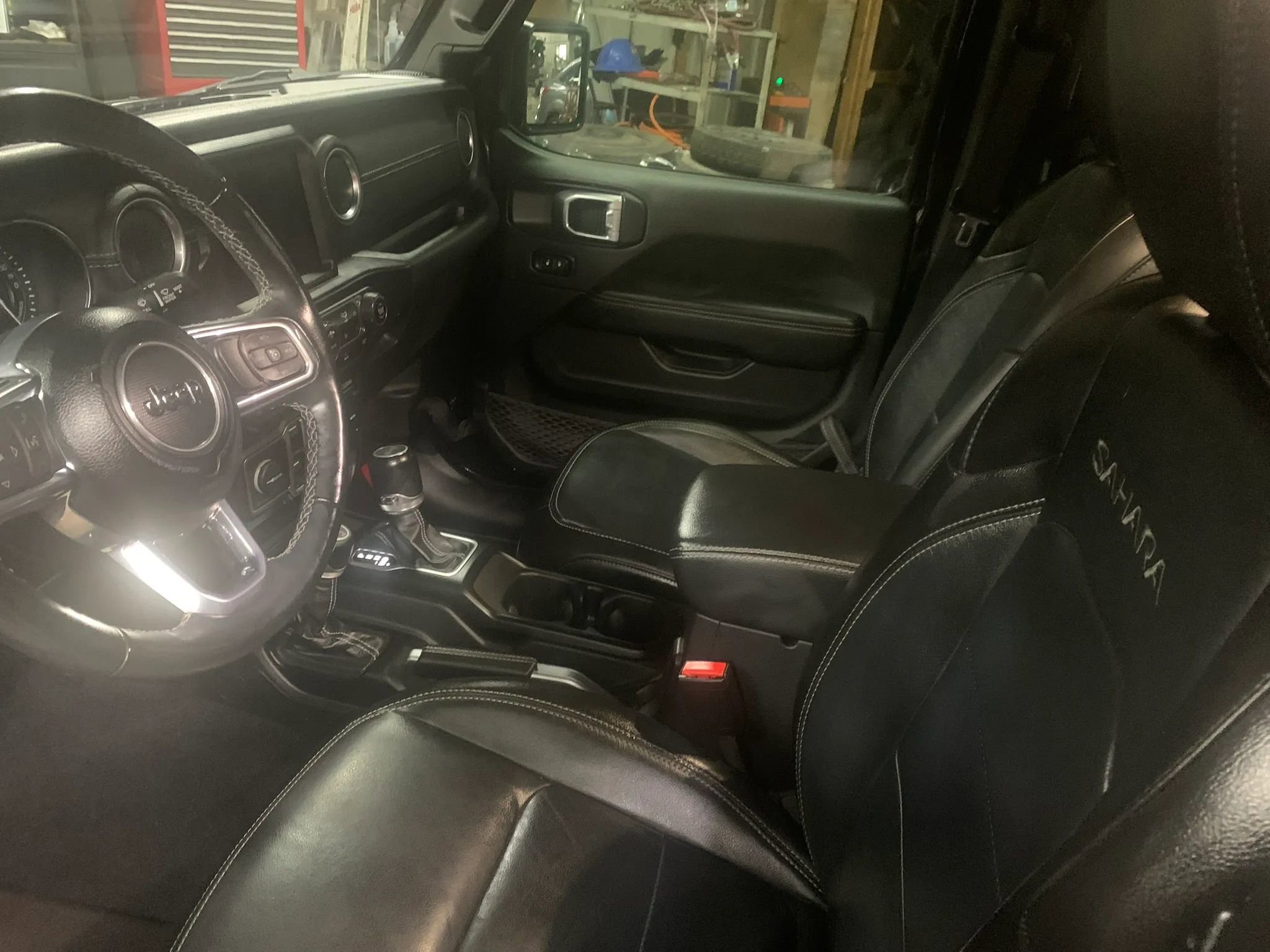 Used 2023 Jeep Wrangler Unlimited Sahara w/ Cold Weather Group AWD/4WD image 7