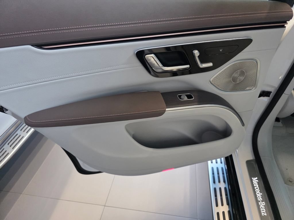 New 2027 Mercedes-Benz EQS 400 4MATIC SUV image 16