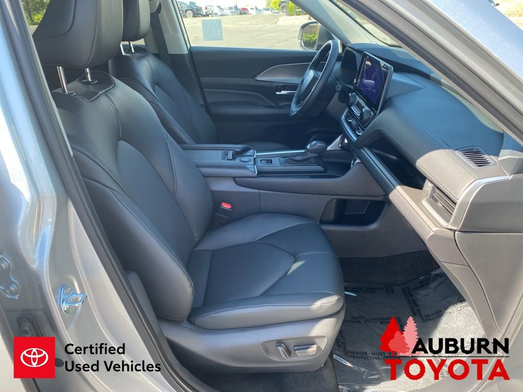 Used 2025 Toyota Grand Highlander AWD image 12