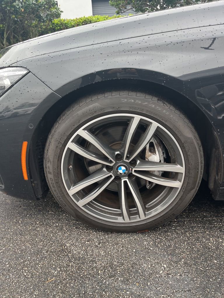 Used 2022 BMW 740i xDrive w/ M Sport Package image 2