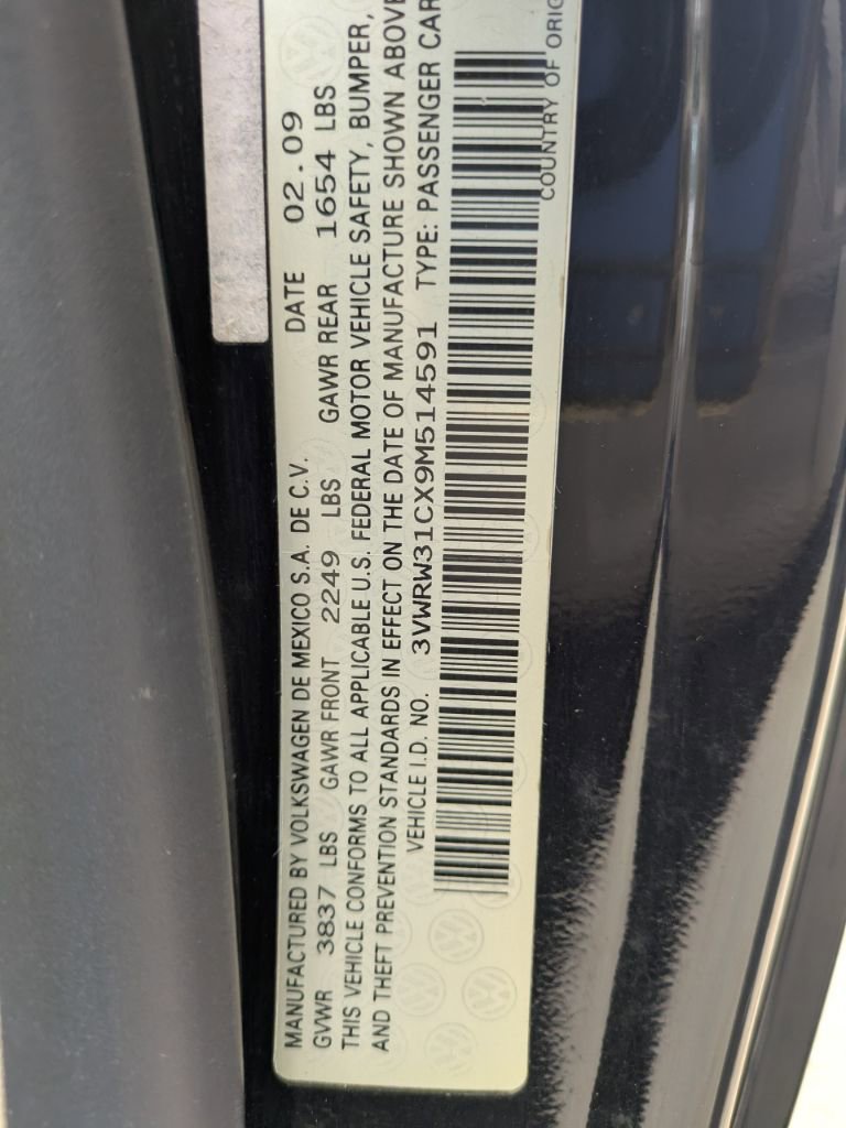 Used 2009 Volkswagen Beetle Coupe FWD image 9