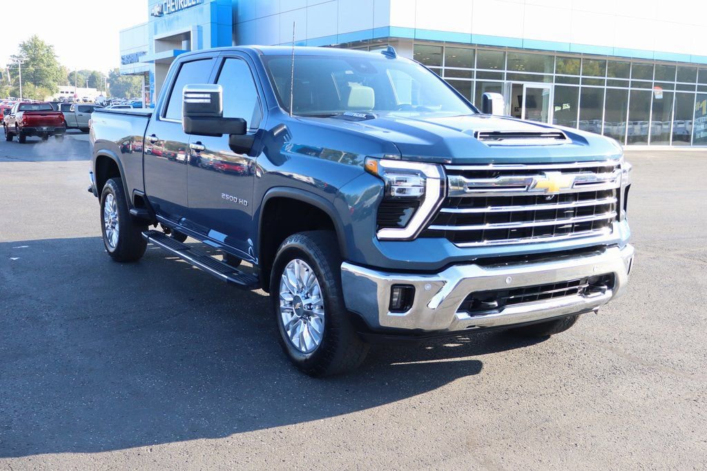 Used 2024 Chevrolet Silverado 2500 LTZ w/ LTZ Premium Package image 2