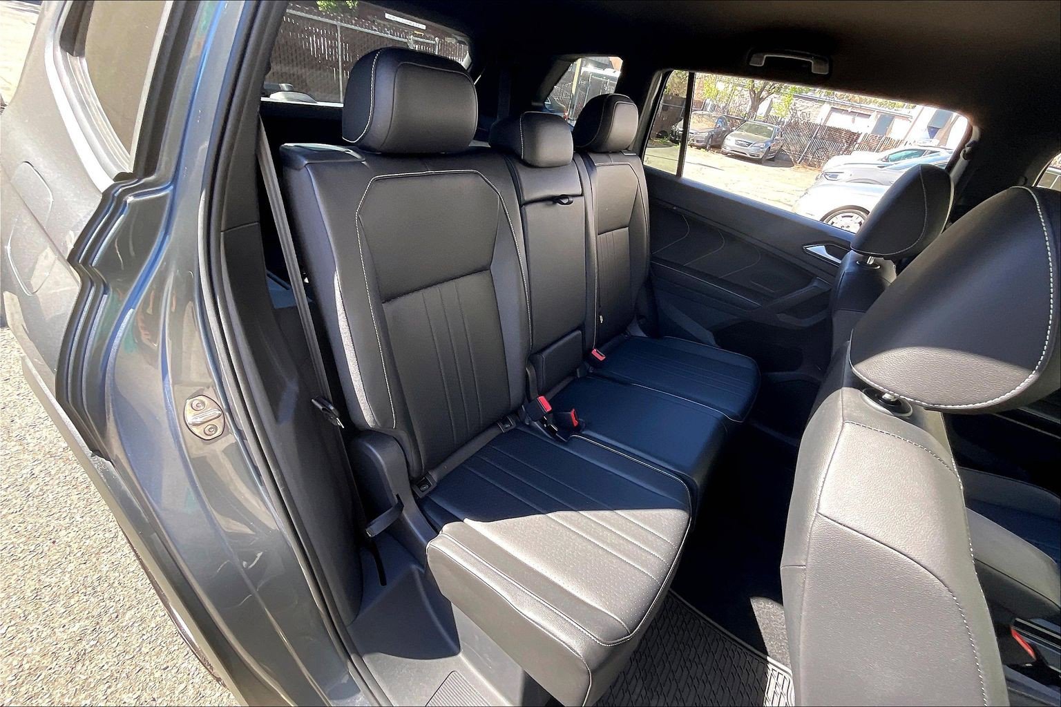 Used 2022 Volkswagen Tiguan SE R-Line FWD image 25
