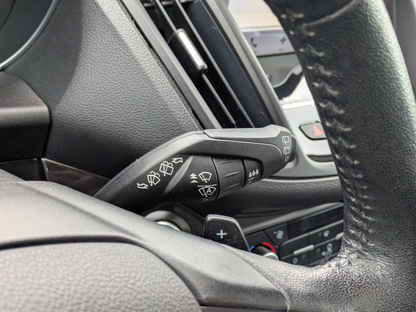 Used 2018 Ford Escape Titanium w/ Ford Safe & Smart Package image 27