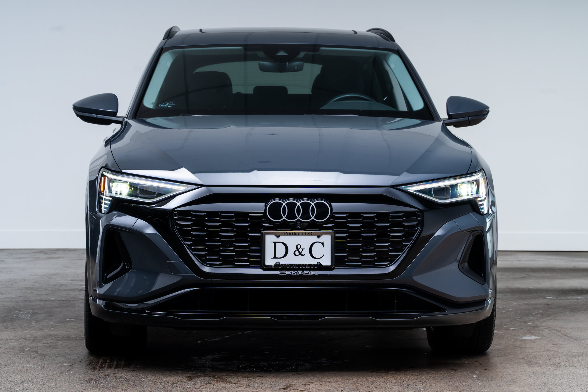 Used 2024 Audi Q8 e-tron Premium Plus AWD/4WD image 2