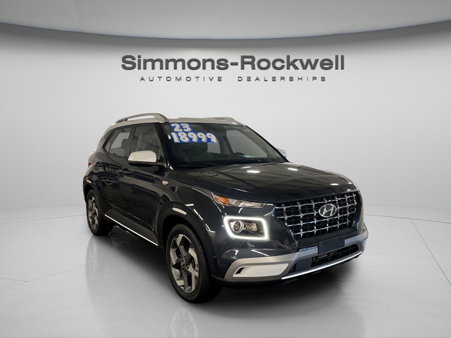 Used 2023 Hyundai Venue Limited image 3