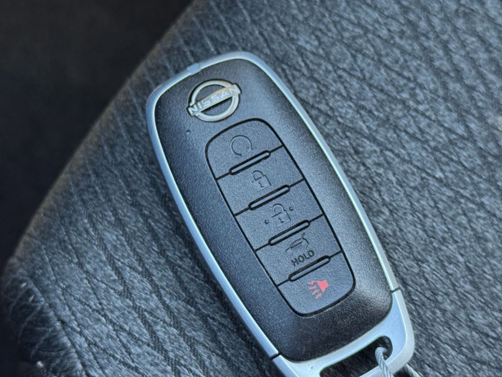 Used 2025 Nissan Rogue SV image 27