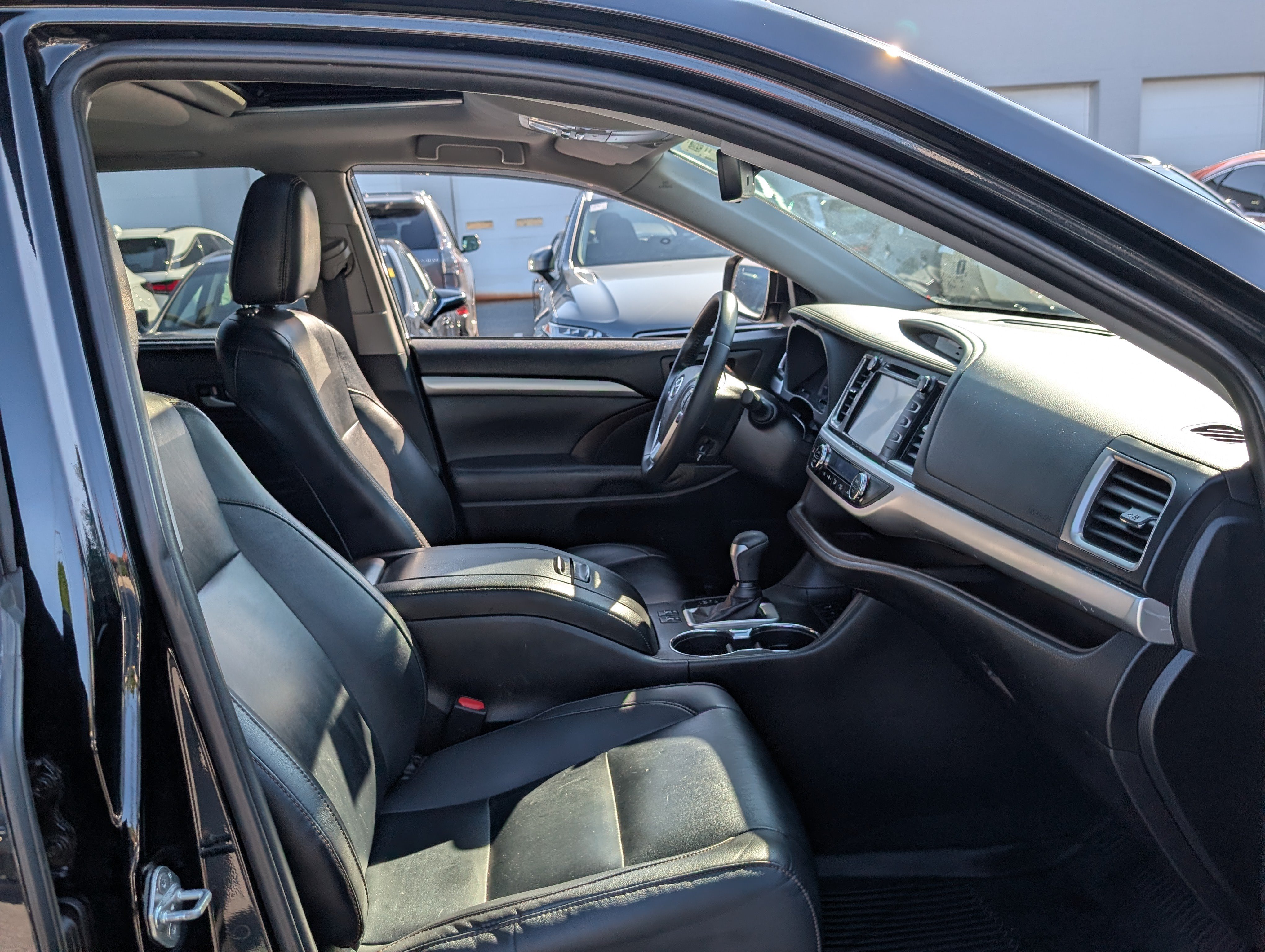 Used 2019 Toyota Highlander XLE AWD/4WD image 10