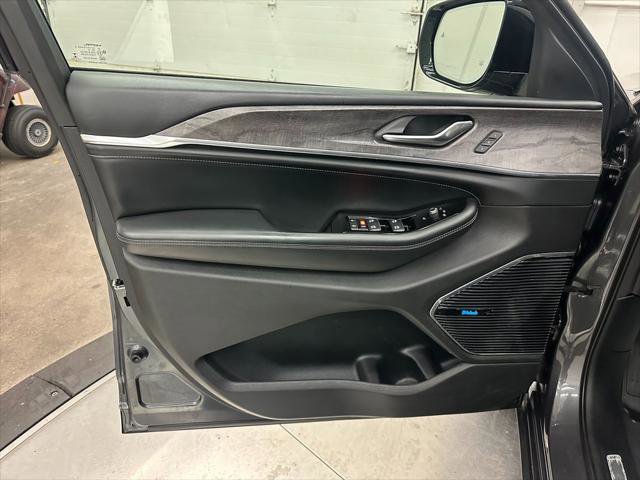 Certified 2022 Jeep Grand Cherokee Overland image 19