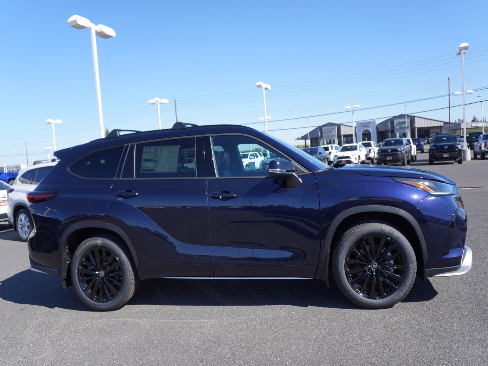 New 2025 Toyota Highlander XSE image 4