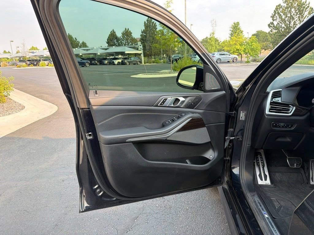 Used 2021 BMW X5 xDrive45e w/ M Sport Package AWD/4WD image 9