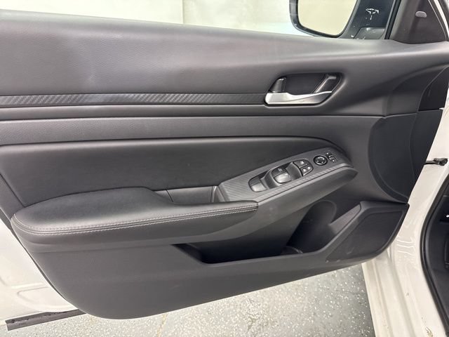 Used 2025 Nissan Altima 2.5 SV FWD image 18